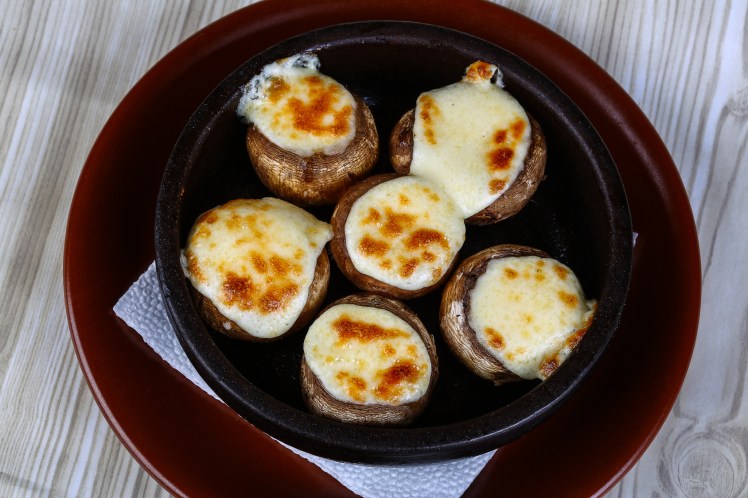 Stuffed champignon with cheese